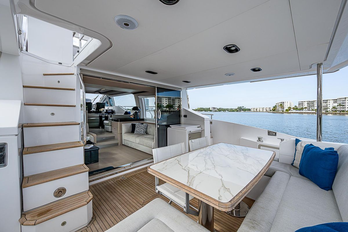 66' Azimut Alev yacht for rent in Miami — photo 4