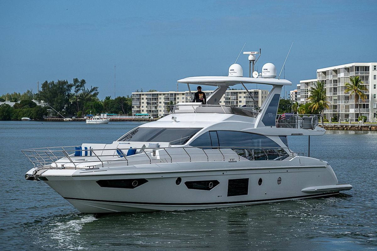 66' Azimut Alev yacht for rent in Miami — photo 2